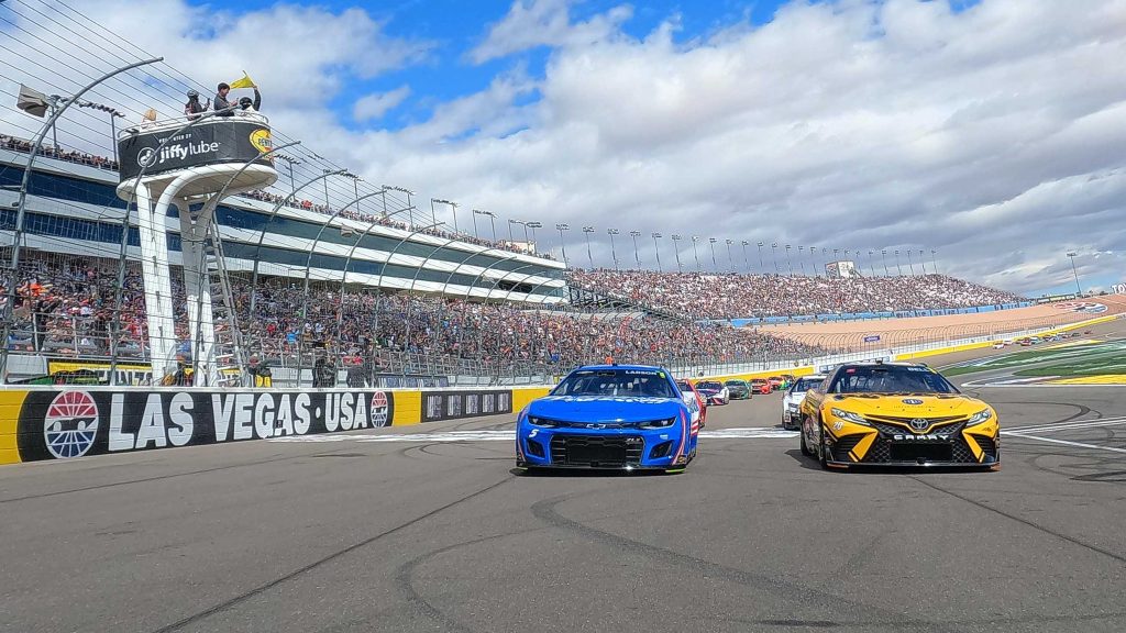 Las-Vegas-Motor-Speedway-NASCAR-Cup-Series-Christopher-Bell-Kyle-Larson
